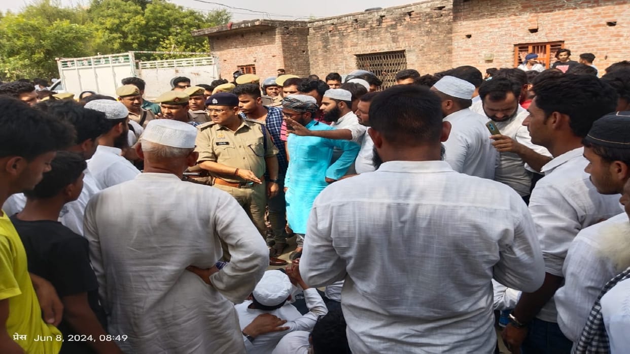 Pratapgarh: Maulana murdered in land dispute, beaten to death with sticks