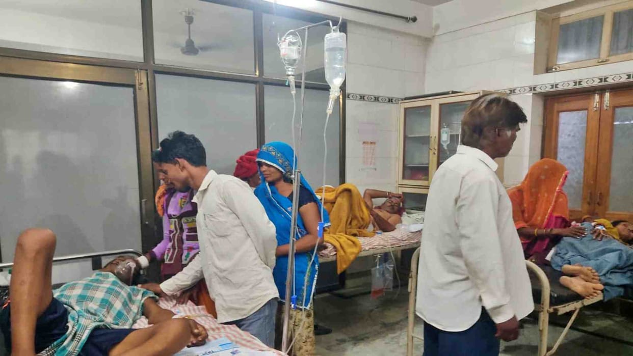 Sirohi News: 11 people injured after auto overturned on Ambaji road