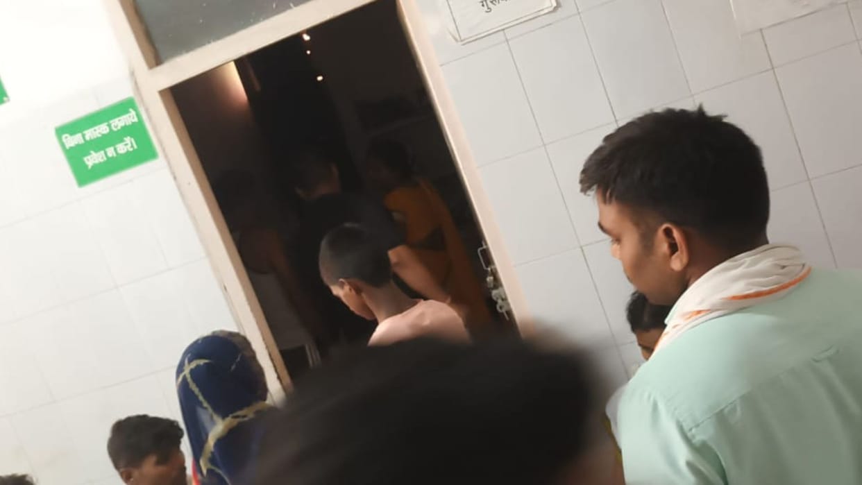 Short circuit electric panel in varanasi district hospital darkness OPD