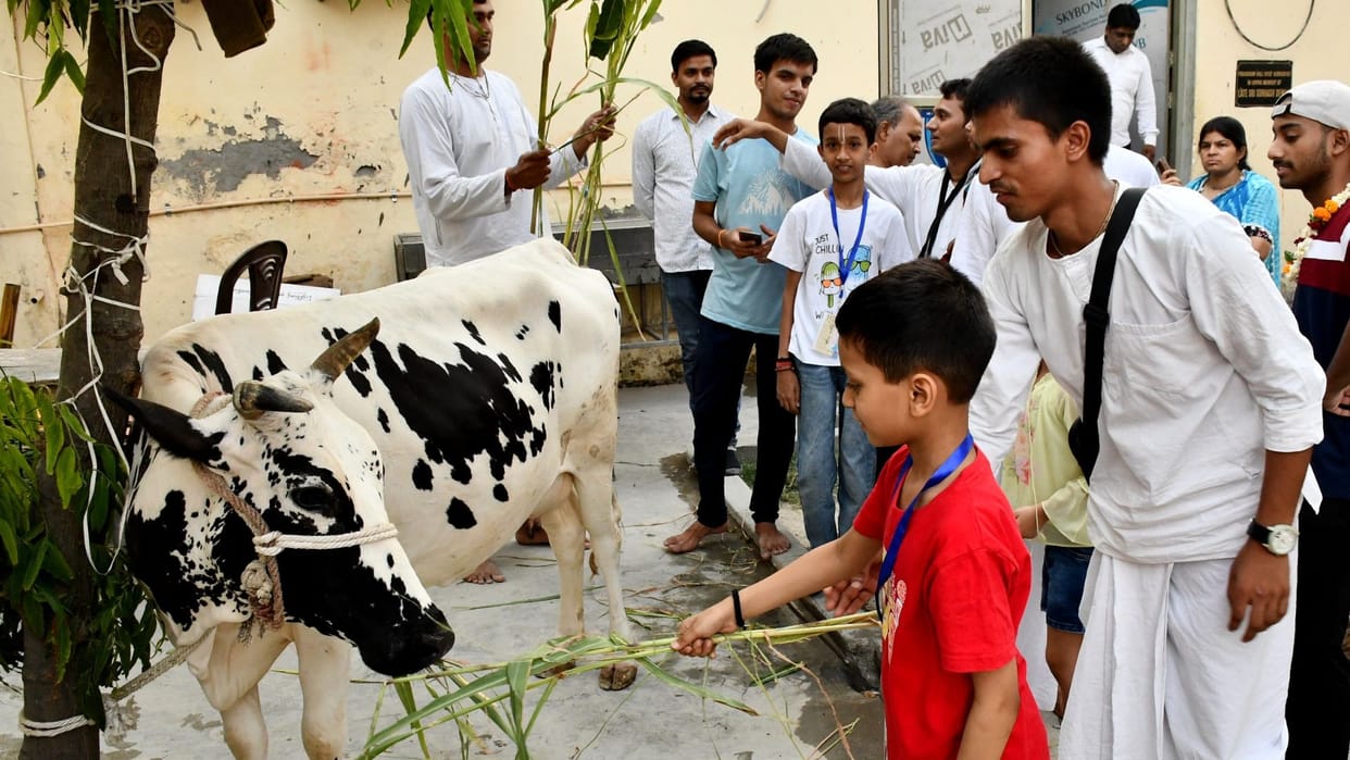 IIT-BHU alumni teaching children about values and methods of worship