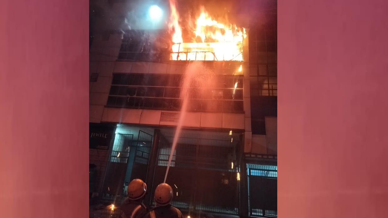 Fire broke out in a building of transport nagar in Lucknow.