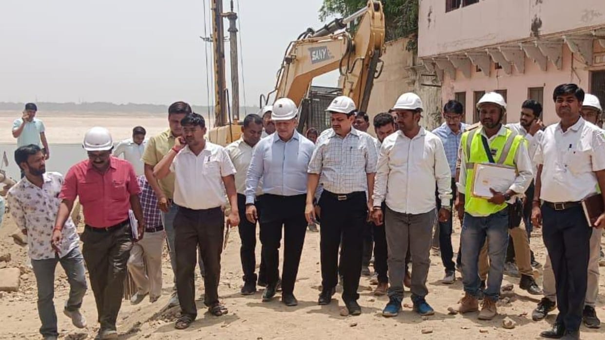 Government compensation construction of buildings demolished during road widening in varanasi make proposal
