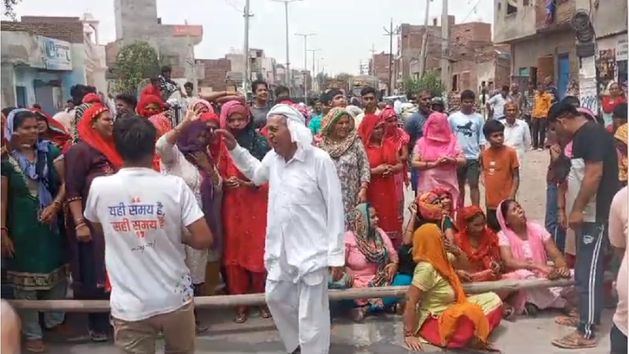 Women took to streets in Bhiwani over problem of drinking water