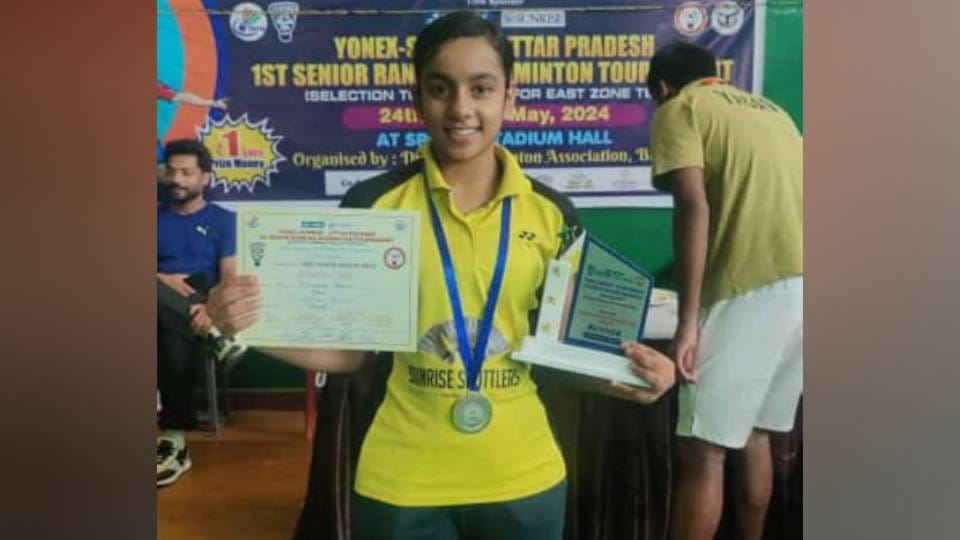 Divyanshi Gautam won Under-19 state level badminton competition who belong to agra