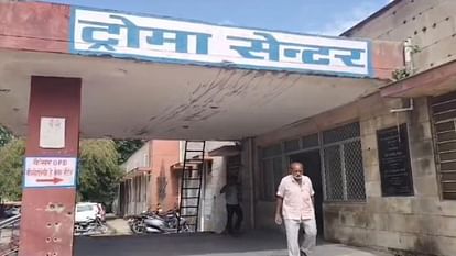 Alwar News: तेज अंधड़ से निर्माणाधीन मकान की 30 फीट ऊंची दीवार गिरी, सात लोग मलबे में दबे, चार गंभीर घायल Alwar News: 30 feet high wall of under construction house collapsed due to storm,4 seriously injured