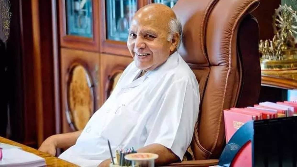 Ramoji Film City founder Ramoji Rao dies ss Rajamouli MM Keeravani Jr NTR Chiranjeevi stars pay last respects