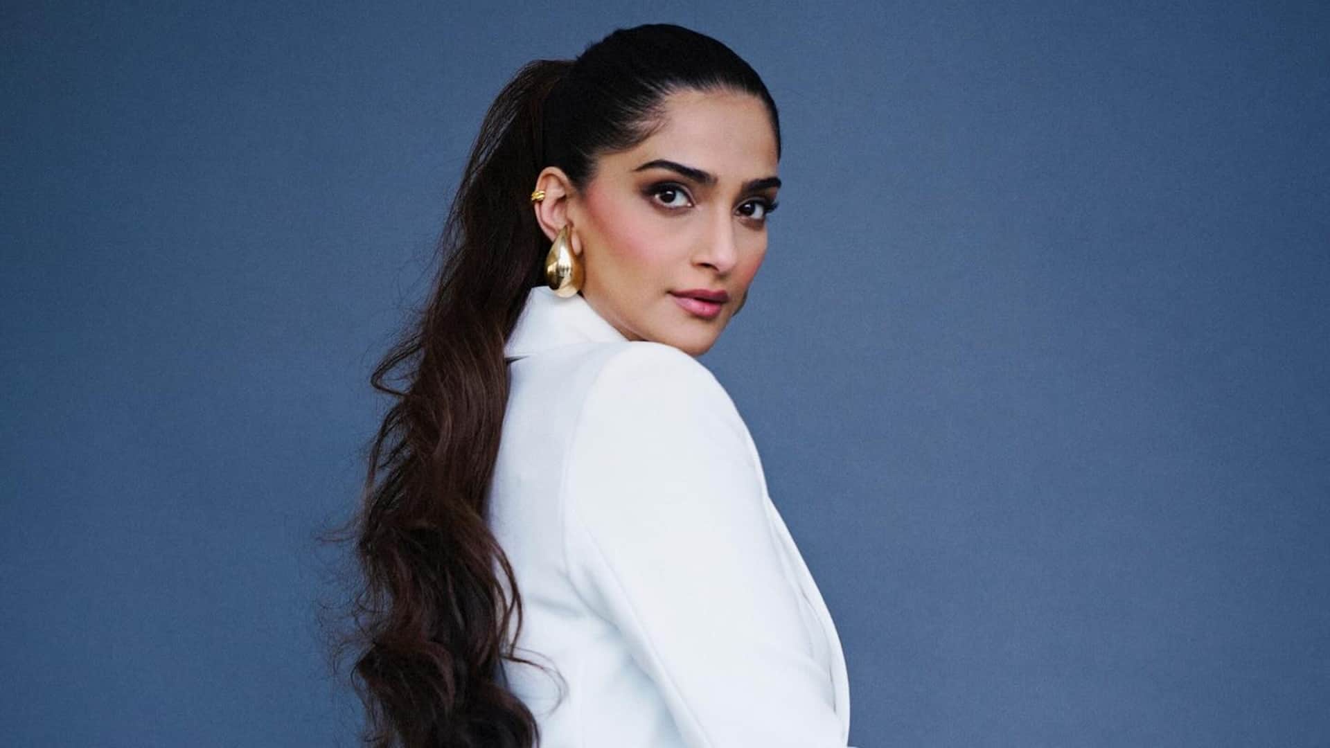 Actress Sonam Kapoor is celebrating her 39th birthday today know about her flop and hit movies and career
