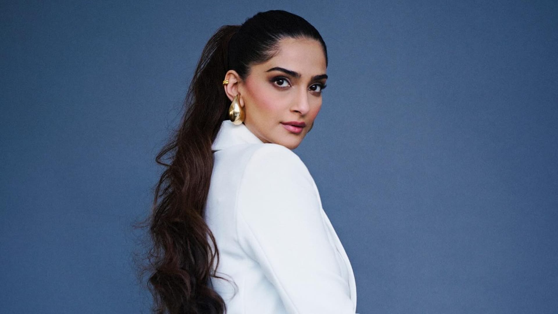 Actress Sonam Kapoor is celebrating her 39th birthday today know about her flop and hit movies and career