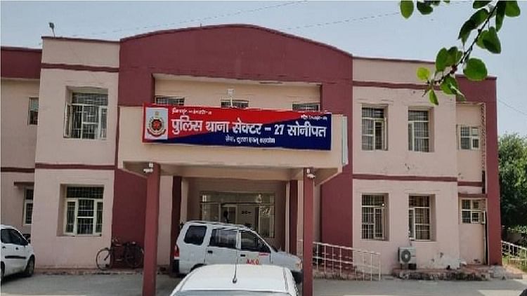 Sonipat: प्लेसमेंट एजेंसी संचालक युवती के पैर में लगी गोली, अलमारी से खाना लेने गई थी पीड़ित; तब हुआ हादसा