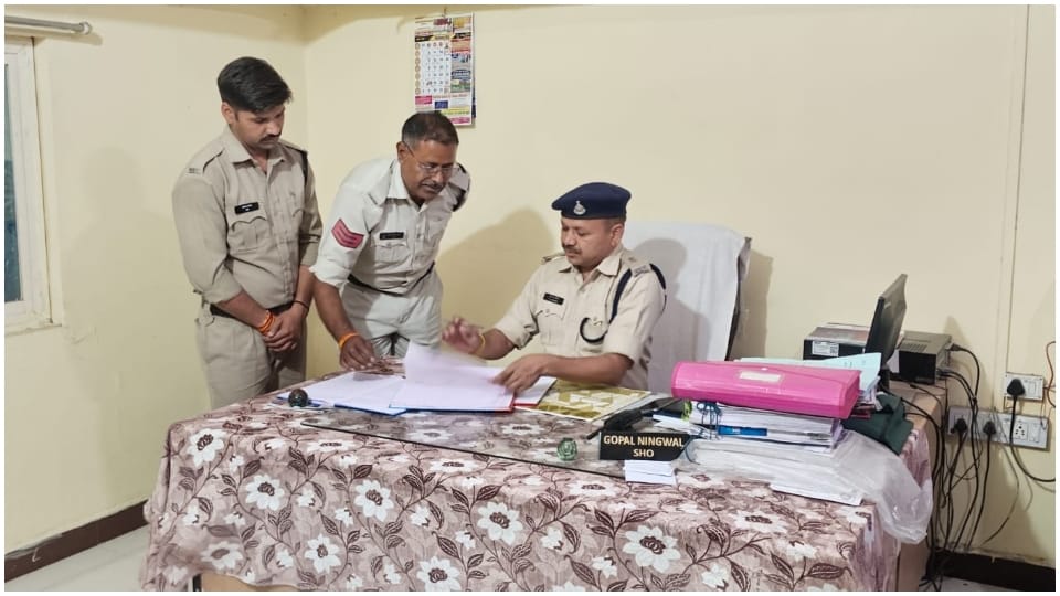 Shajapur ASP arrived to inspect Sunera police station at midnight gave strict instructions
