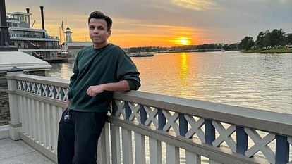 Singer abhijeet sawant reveals that he was dating girls after marriage without knowing his wife