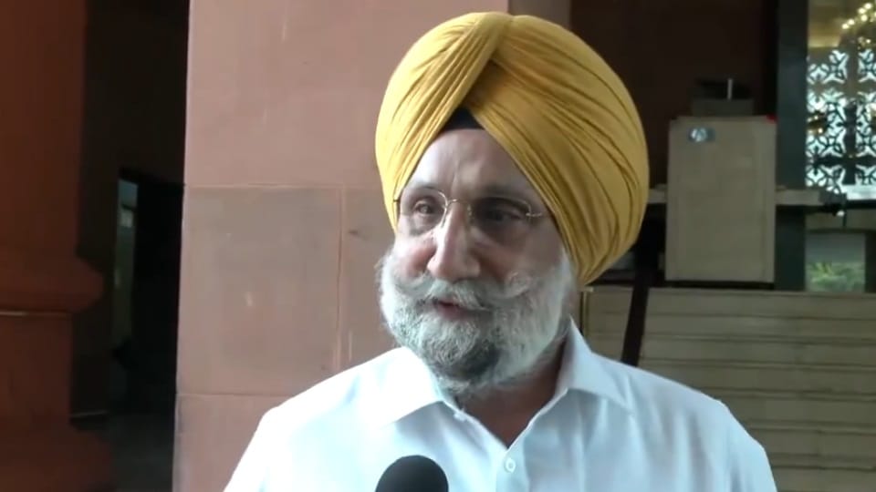 Punjab Police arrest person who threatened MP Sukhjinder Randhawa son caught from Amritsar
