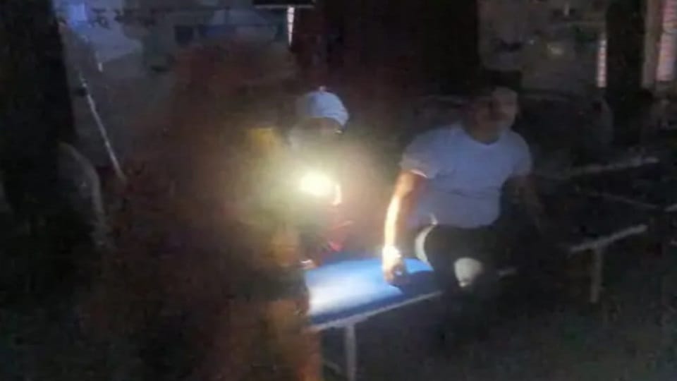 Treatment with mobile torch light in emergency of Hathras District Hospital