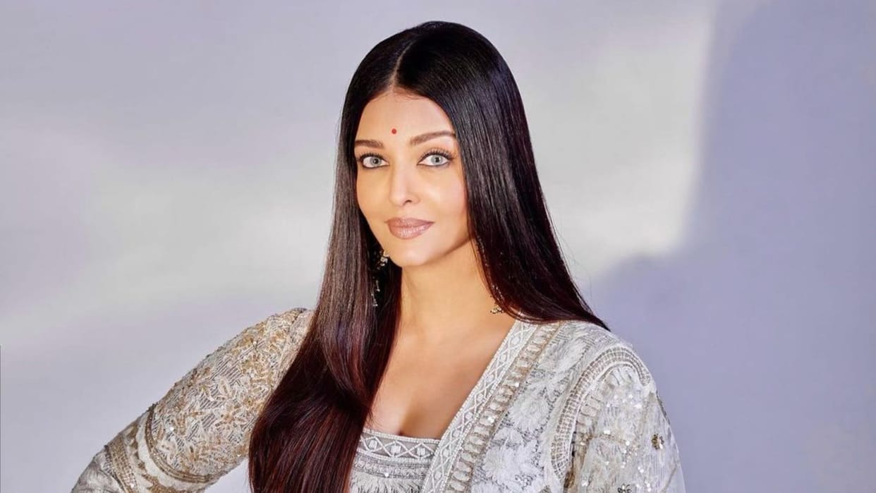 Aishwarya Rai Bachchan mumtaz mahal look surfaced on social media platform fans awed