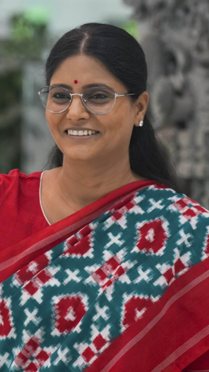 Union Minister Anupriya Patel wrote a letter to CM Yogi demanding to start the post mortem house