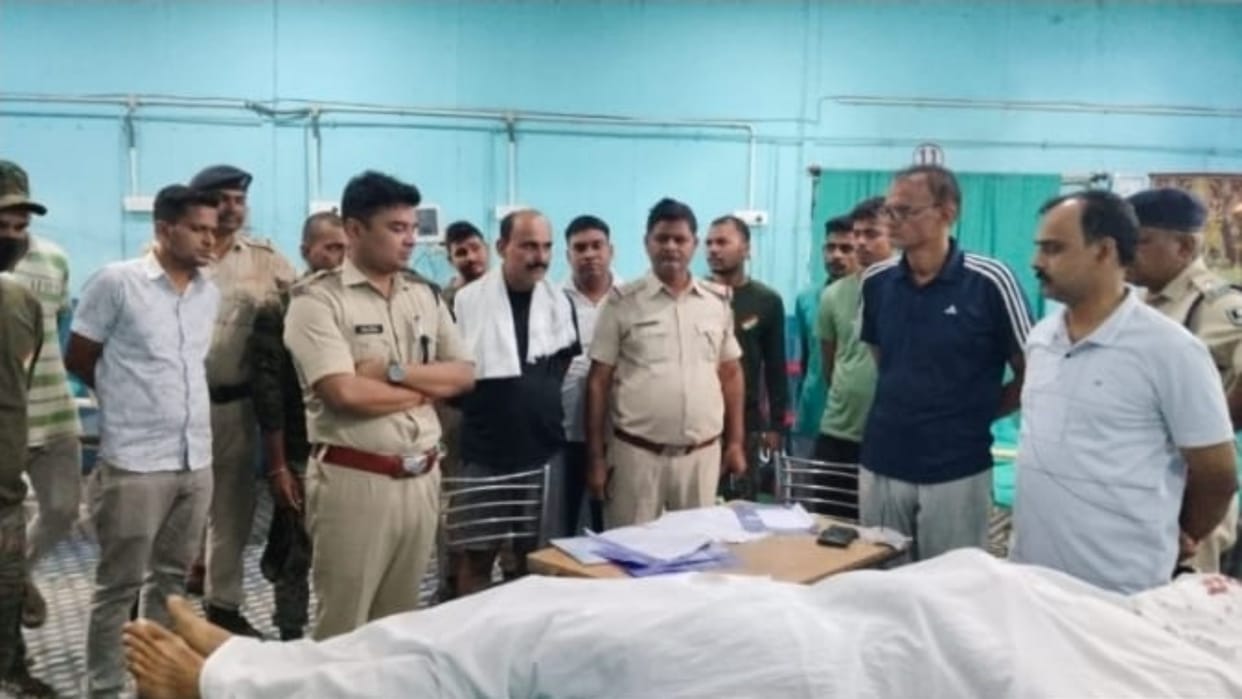Aurangabad: Tractor loaded with illegal sand crushed a constable when he tried to stop it, he died on spot