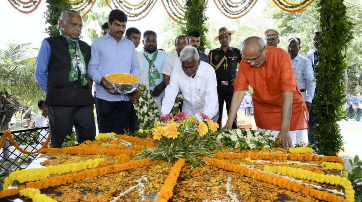 Jharkhand: Governor-CM tribute to Birsa Munda on death anniversary, said- he will ideal for new generations