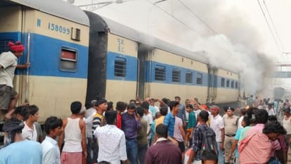 Brave Bihar : People saved DMU train from burning by pushing at Kiul Junction video viral indian railway