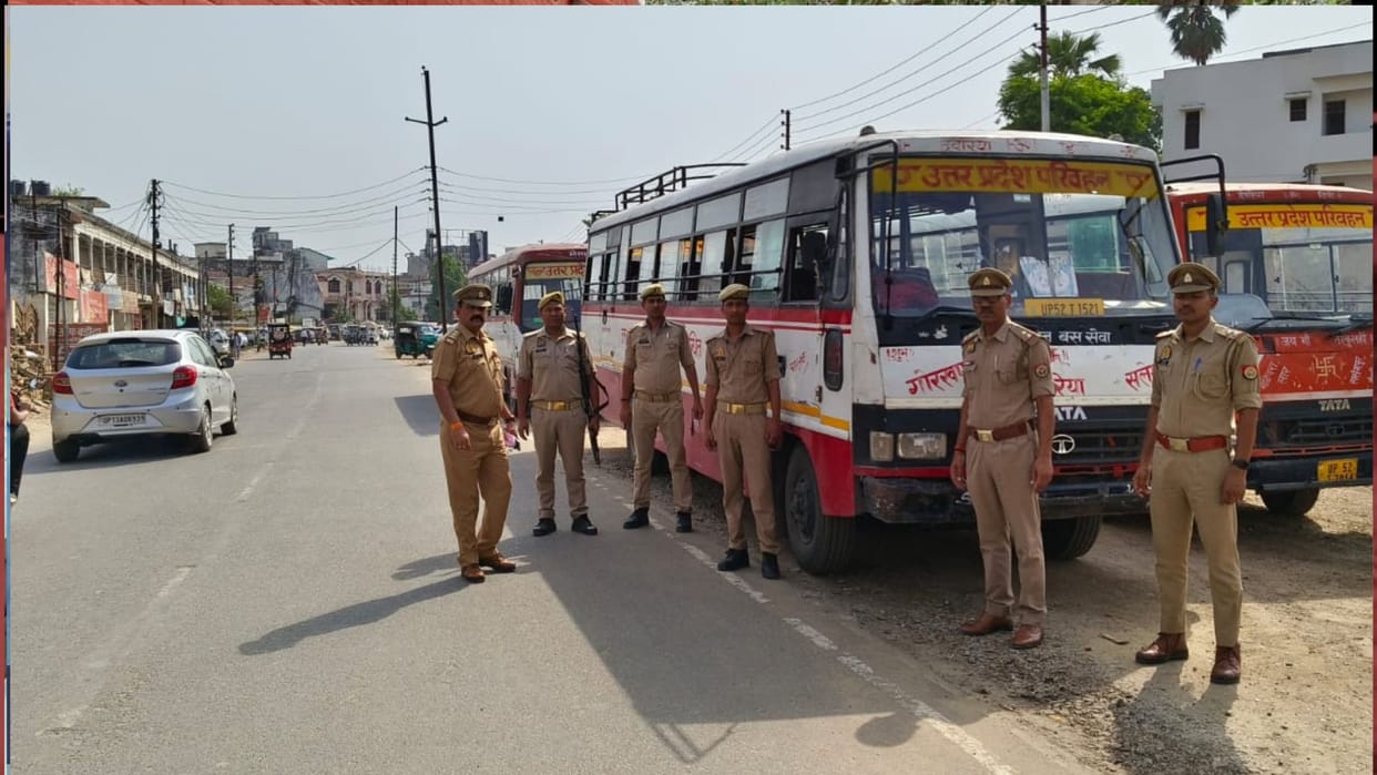 Gorakhpur Police has taken action against roadways buses. Buses caught waiting on road to fill with passengers