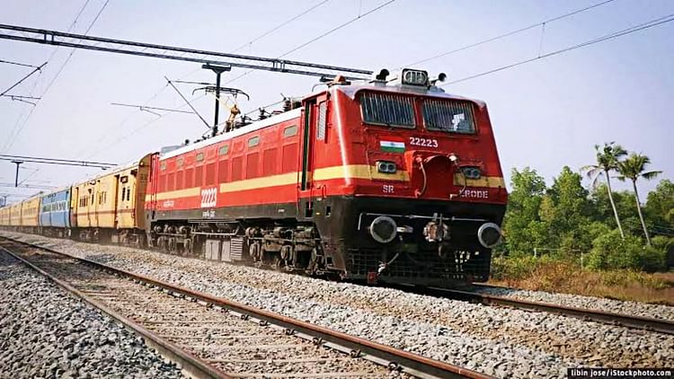 Indian Railway Passengers Attention Four Trains Passing Through Agra 