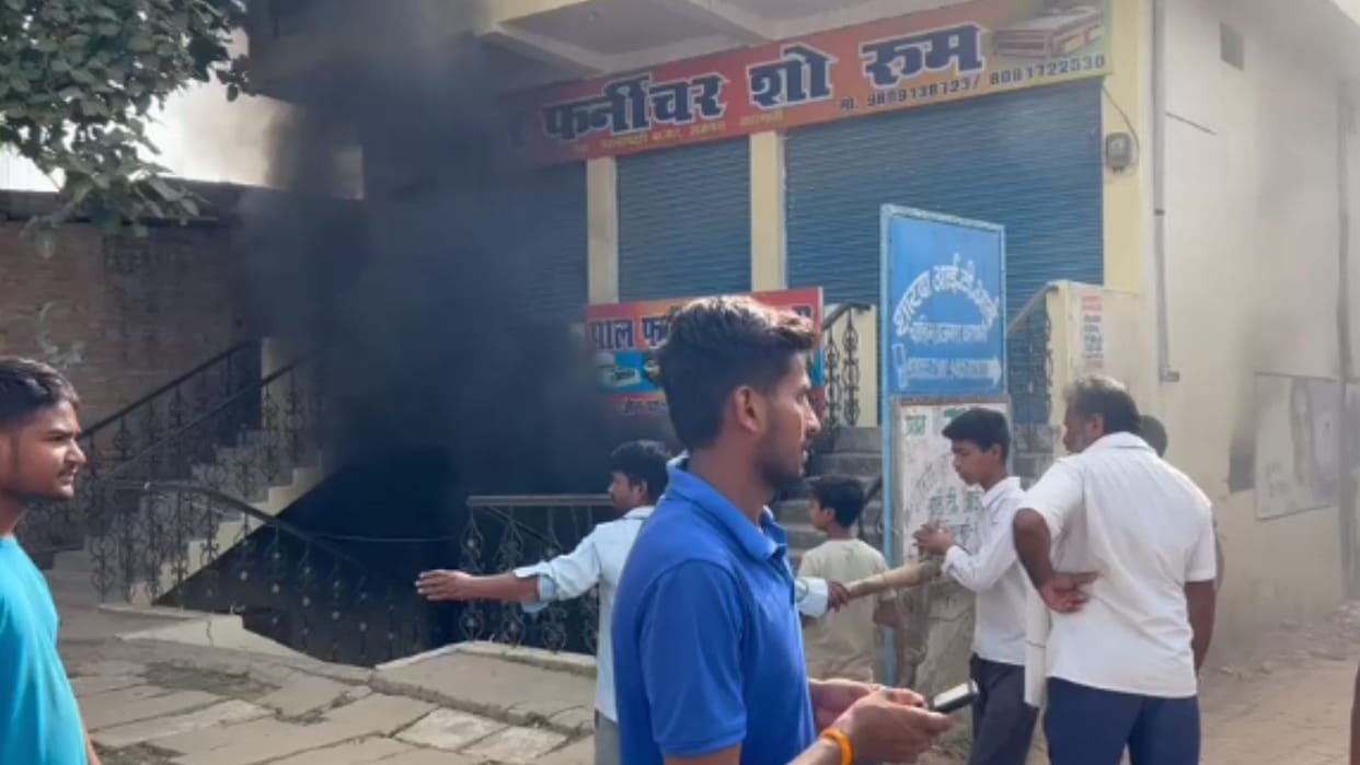 Fire in furniture shop causes loss of lakhs fridge bed sofa and cupboard destroyed