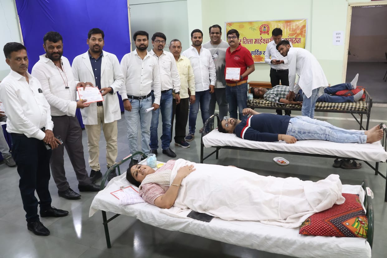 Indore: Maheshwari society organized blood donation camp, collected 300 units of blood