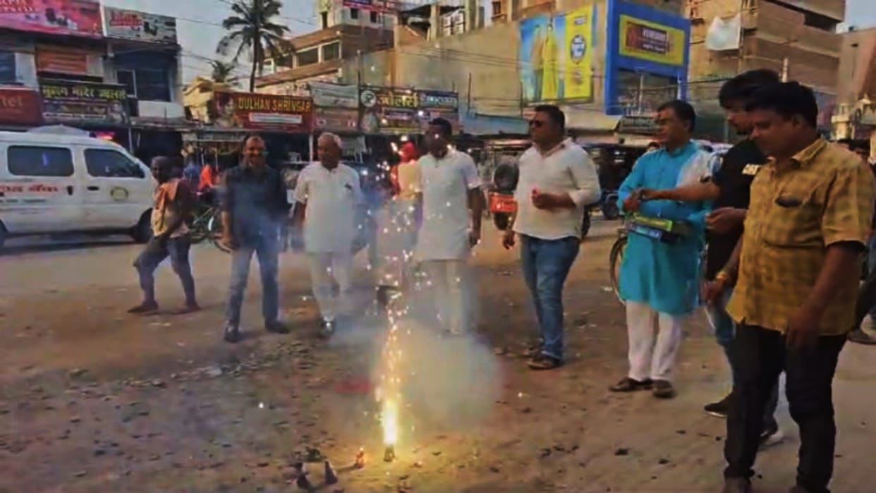Modi Cabinet: BJP workers celebrated and burst firecrackers amid possibility of Giriraj being made a minister