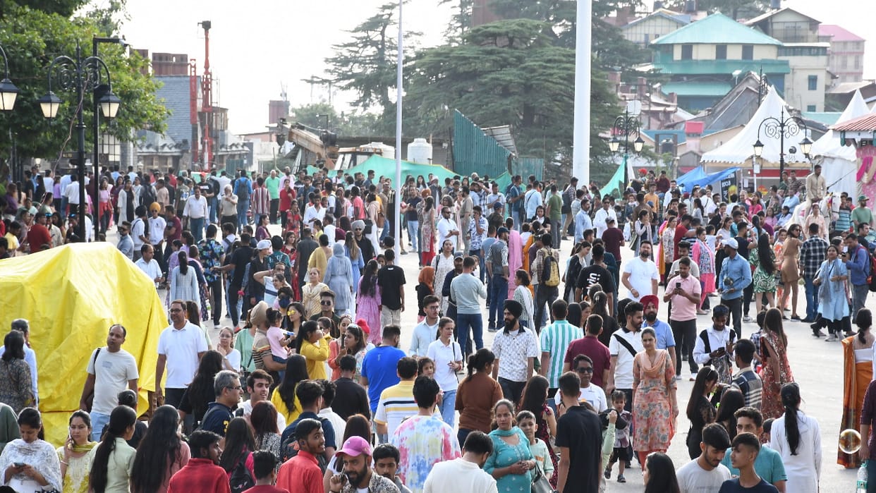 himachal Tourism boomed for the first time in Himachal after the Corona period, tourists are arriving to get r