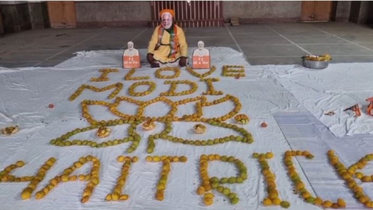 Bikaner News: Unique congratulatory message to Modiji, I love Modi and made lotus flowers from golgappas