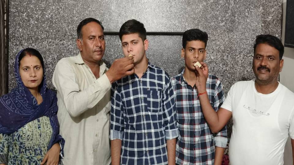 Studying with limited resources and under difficult circumstances cousin brothers crack JEE Advanced in Agra