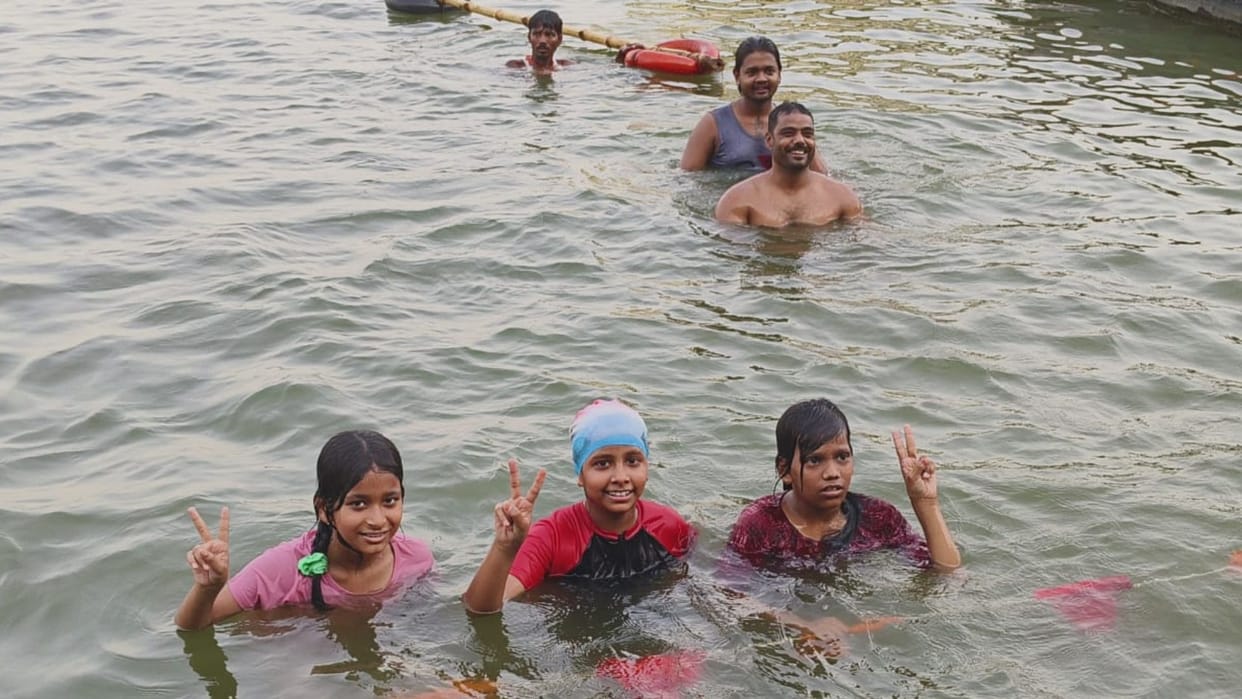 Vishwanath Anand got Ganga Shri title in varanasi Gayatri also topped in three km swimming competition
