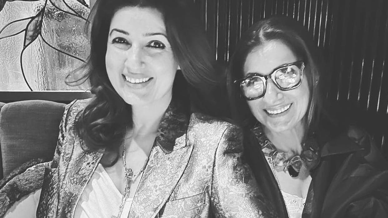 Dimple Kapadia reveals How Twinkle Handled Split From Rajesh Khanna In Viral Video at that time She Was Eight