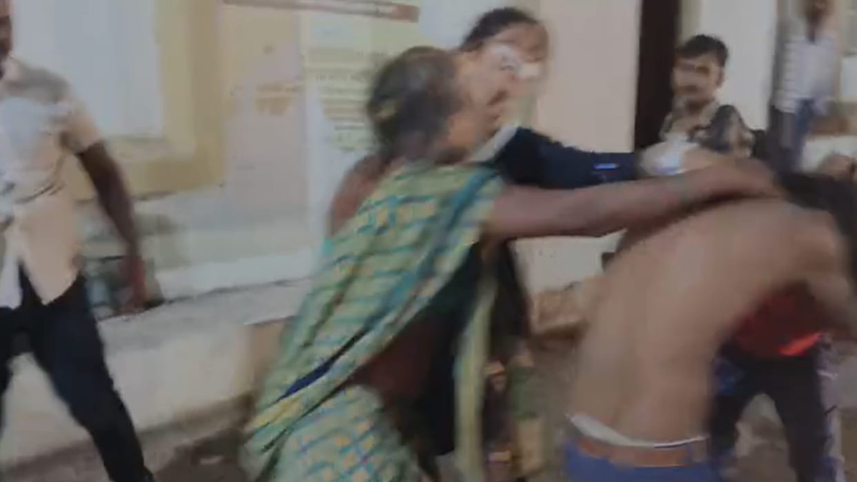 mother-in-law and father-in-law beat up the son-in-law with kicks and punches In the hospital
