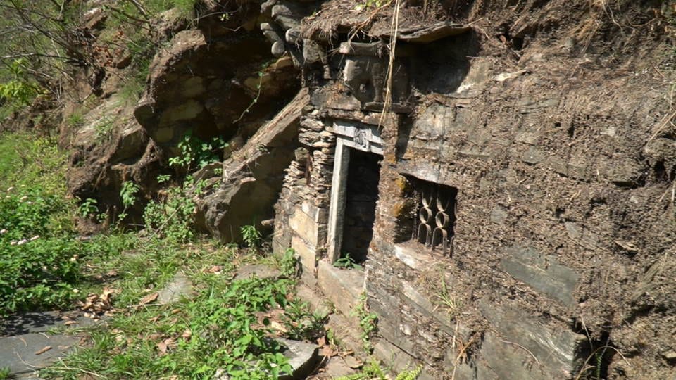 Uttarakhand News Four Ancient tunnels of Katyuri reign found in Devalgarh know why this place is famous