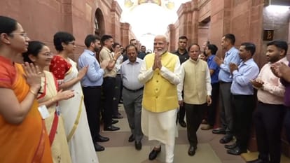 After assuming office, PM Modi said - Government of India employees also deserve this victory