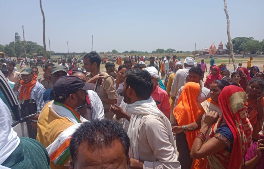 Two teenagers drowned while bathing at Lalganj Ghat in Basti, divers rescued them, dead
