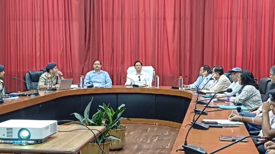 Kainchi Dham Mela 2024 Kumaon Commissioner Deepak Rawat Took officials Meeting for Mela Preparation