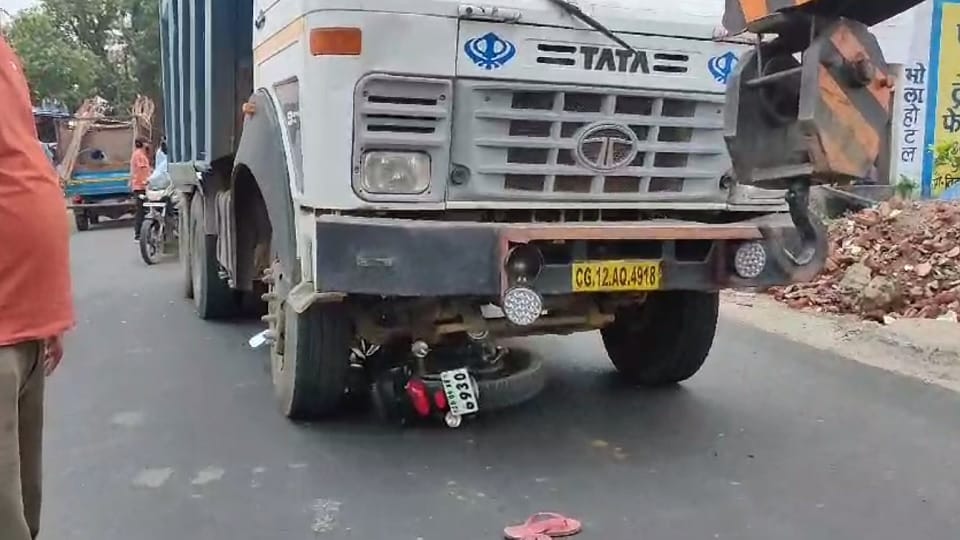 Bike rider dies after being hit by a dumper one in critical condition in GPM