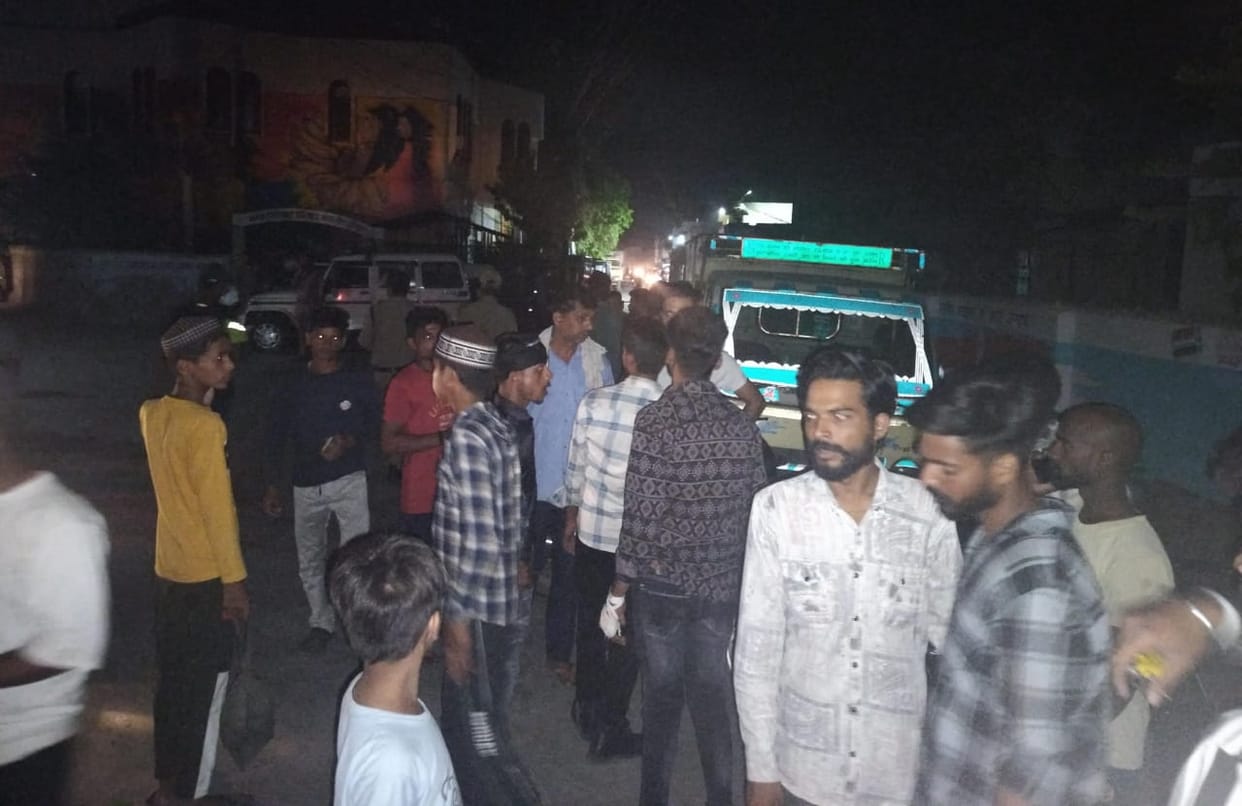 Roorkee Accident Tractor trolley crushed two bike riders Youths they died on the spot