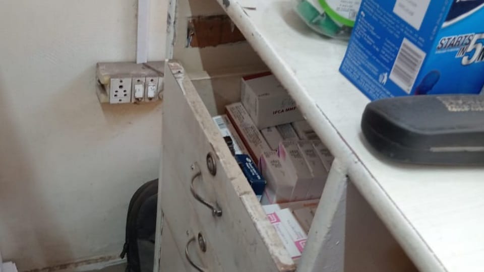 Theft at shops in Hisar
