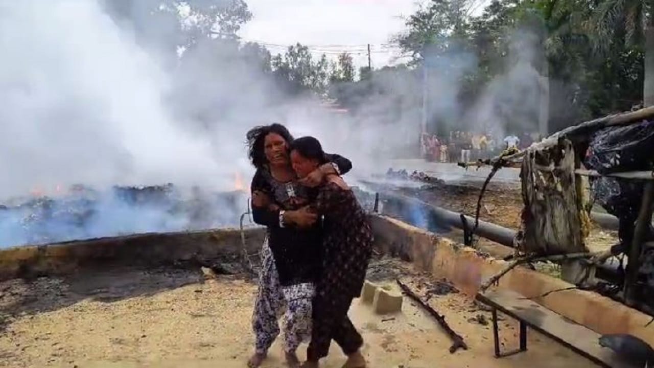 Household items burnt due to fire in the hut caused by spark in Shahjahanpur