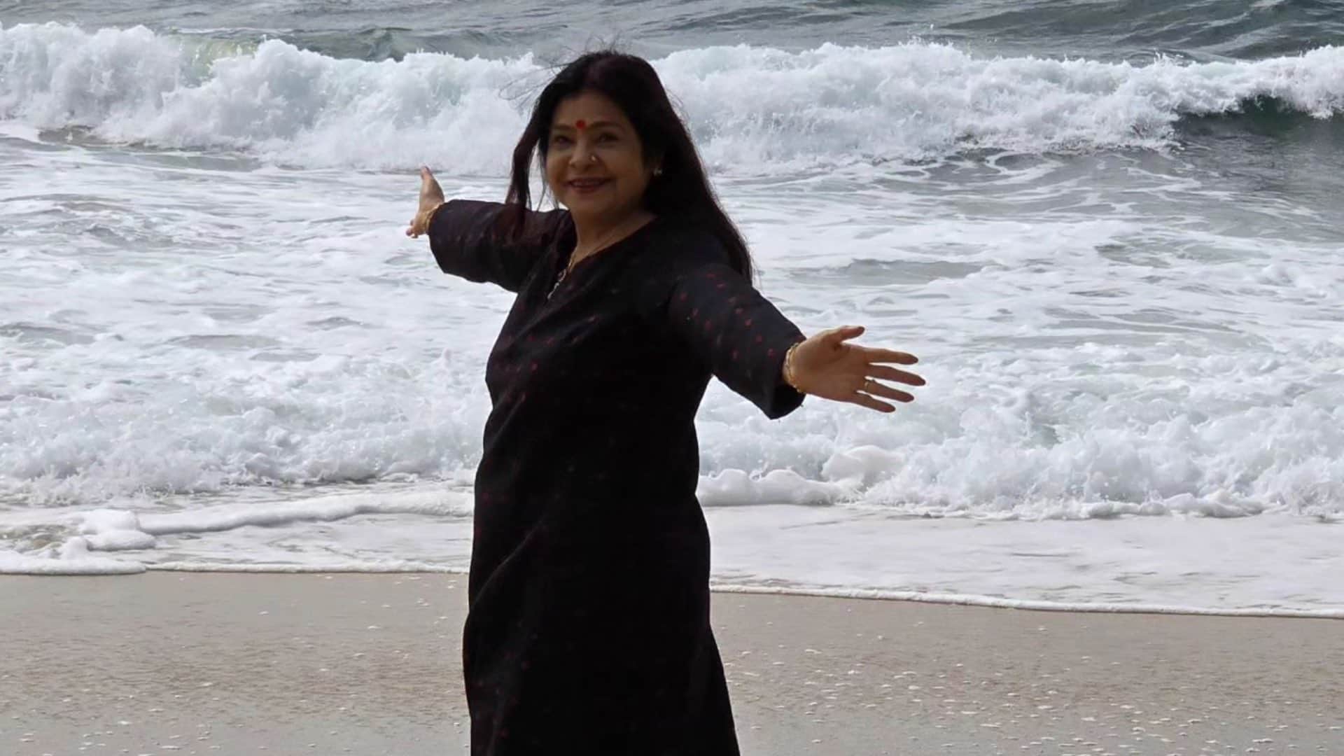 Malini Awasthi shares her photo with Alec Baldwin and wrote it was fan moment for her when he asked for photo