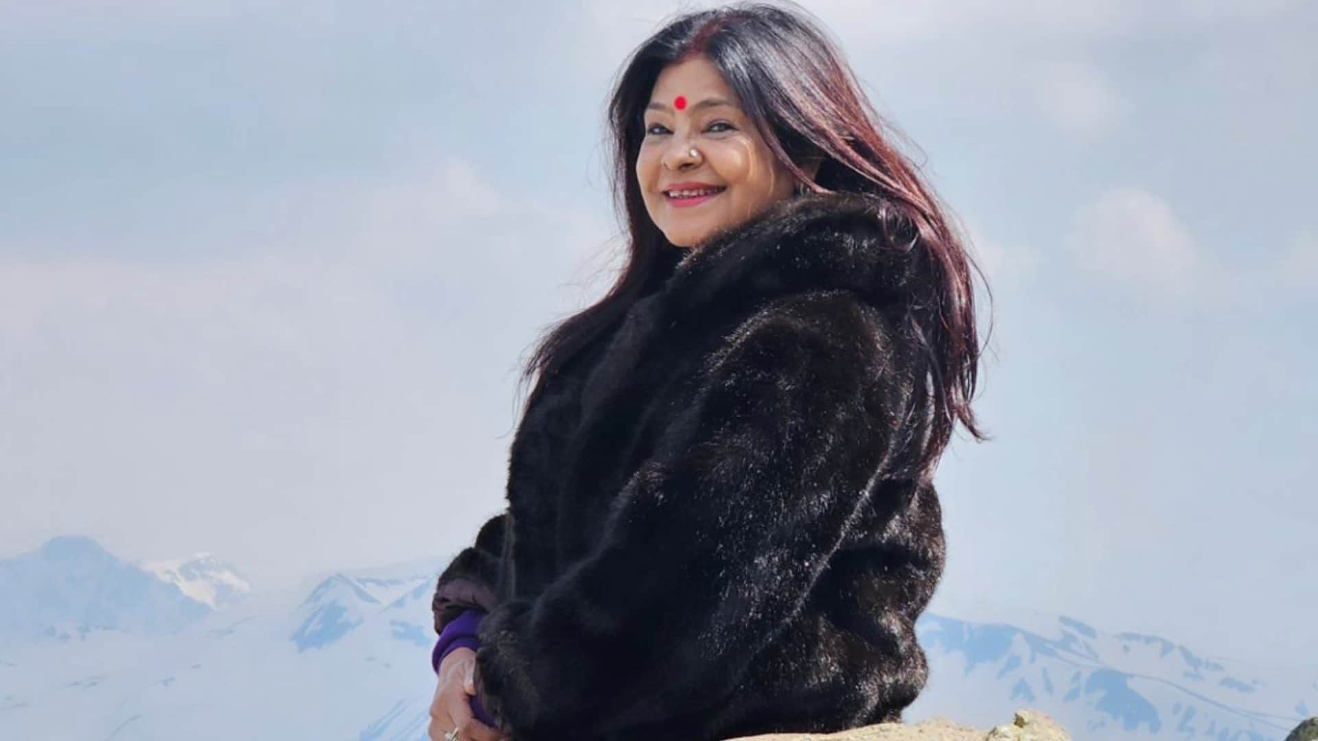Malini Awasthi shares her photo with Alec Baldwin and wrote it was fan moment for her when he asked for photo