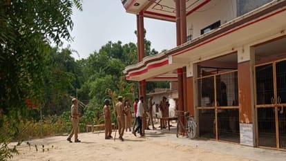 Silence prevails in the village even on the third day after the murder of Maulana, guarded by police and PAC