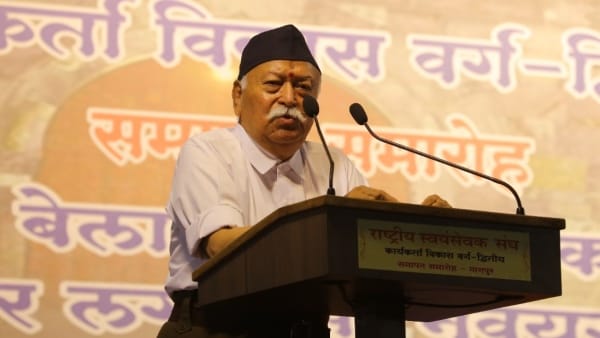 rss chief Mohan Bhagwat said- Indianness should be reflected in language, bhajans, food and travel