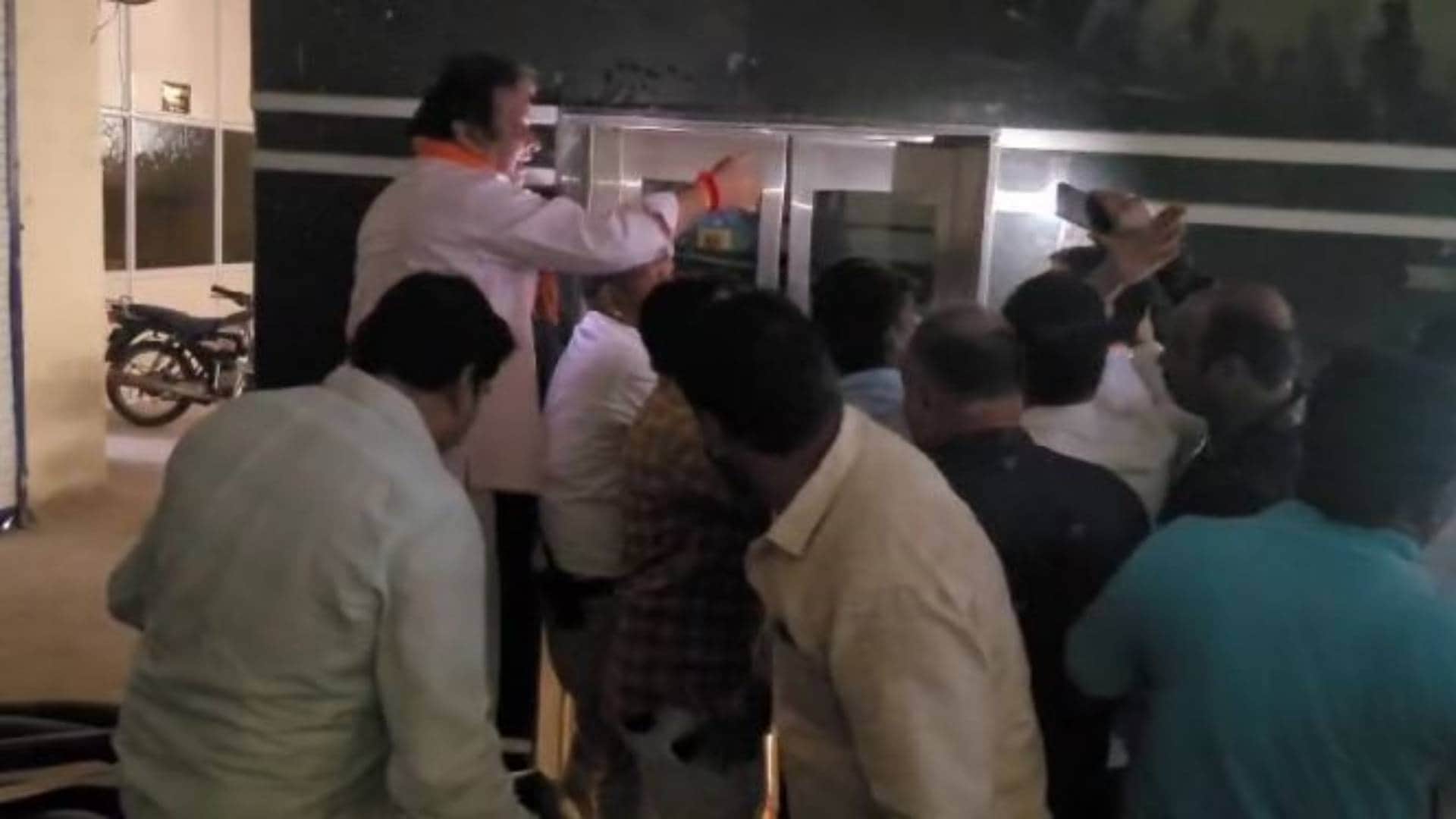 घटना स्थल पर मौजूद लोग