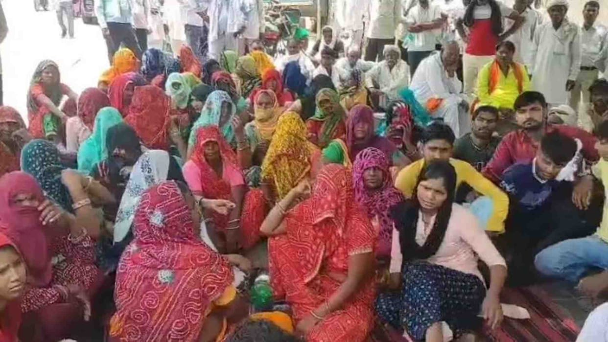 Alwar News: Demand for CBI investigation in the case of death of a person in animal hospital