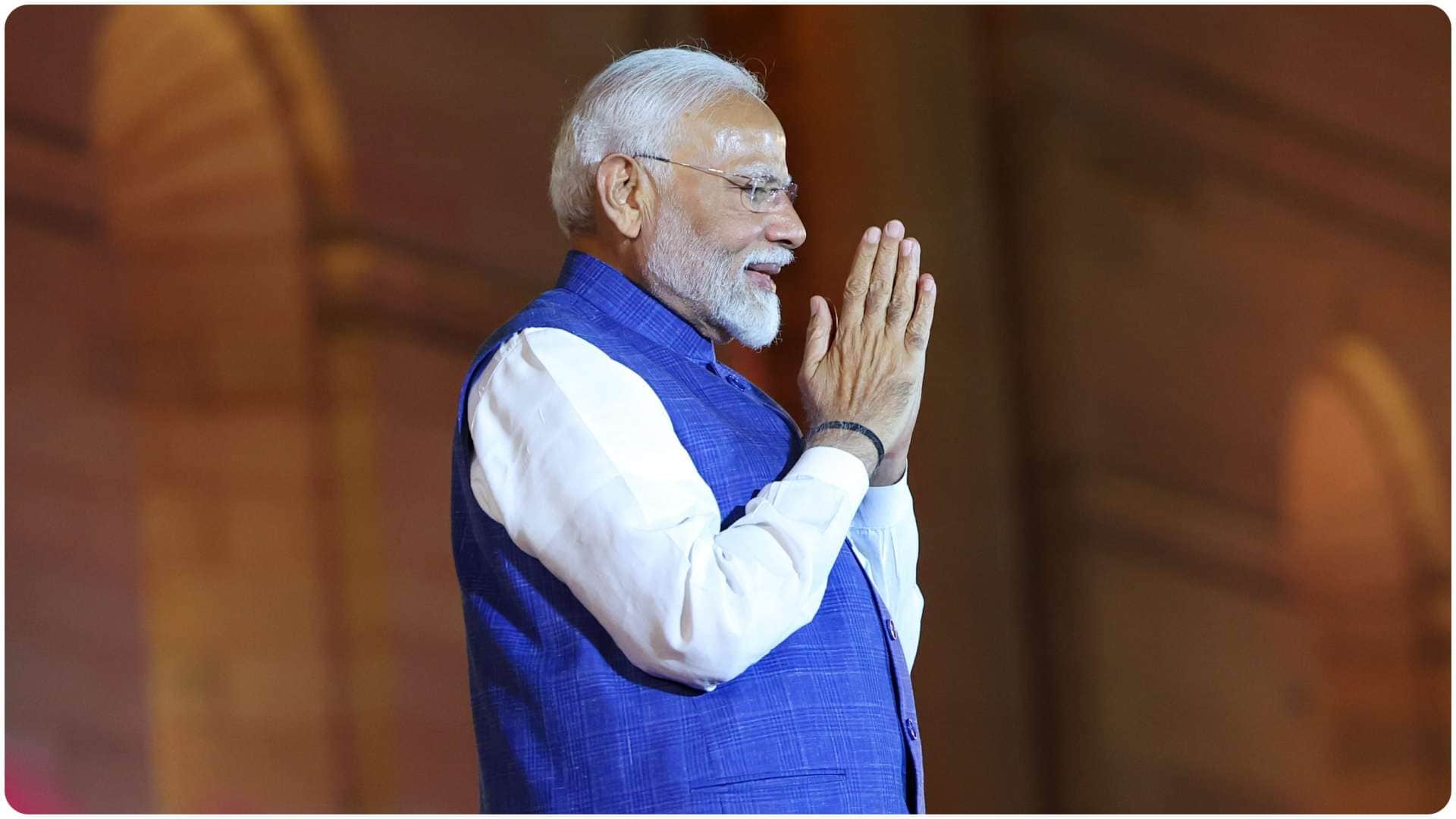 PM Modi poses with anant ambani radhika merchant mukesh ambani nita ambani at shubh ashirwad ceremony viral