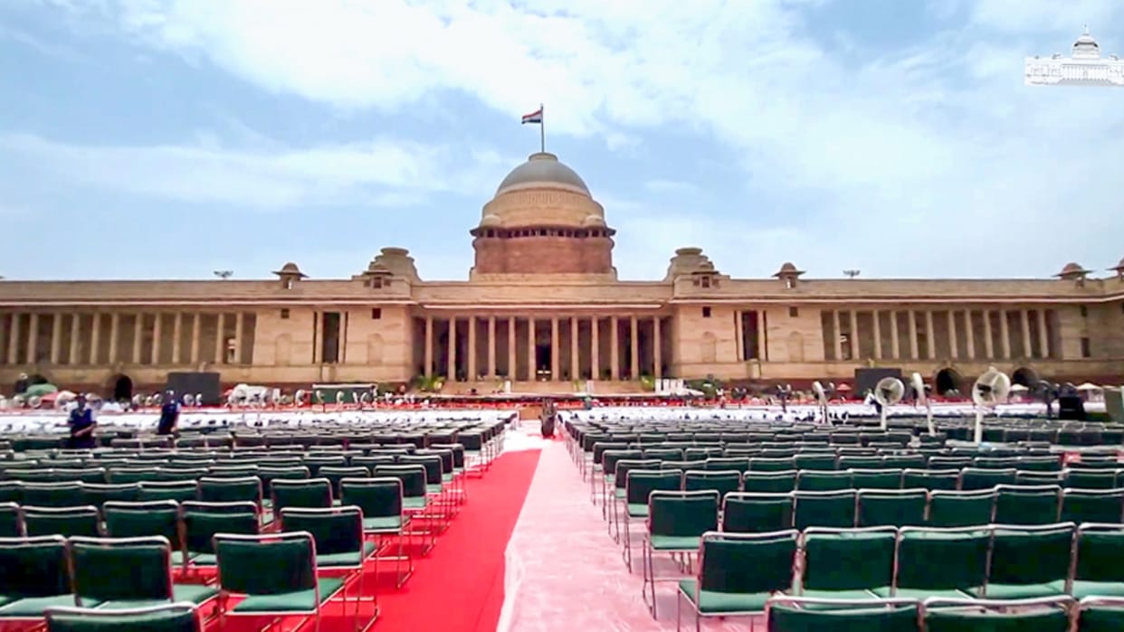 PM Modi Oath Ceremony 30 sanitation workers 90 labourers transgenders became special guests