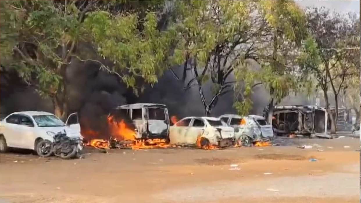 CG fire News : Satnami community protest over breaking of Jaitkham , set fire, see photos